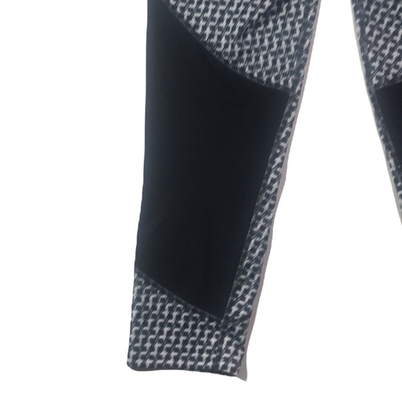 Athleta Black & White Checked Crop Leggings Size S. - Picture 8 of 9